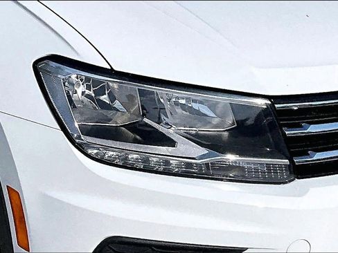 Certified 2021 Volkswagen Tiguan SE FWD image 12