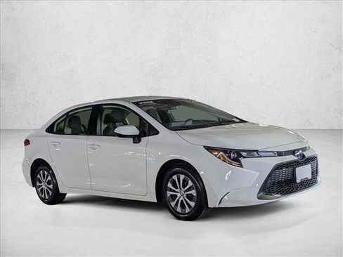 Used 2022 Toyota Corolla LE w/ Carpet Mat Package (TMS) FWD image 3