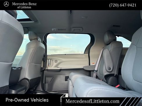 Used 2024 Toyota Sienna Limited image 18