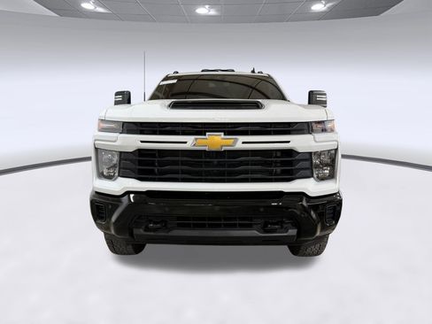 Used 2025 Chevrolet Silverado 2500 Custom w/ Custom Value Package AWD/4WD image 5