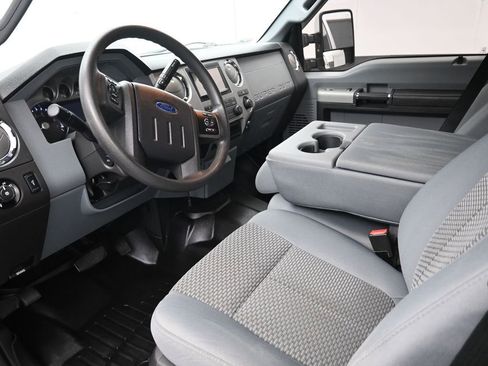 Used 2016 Ford F250 XLT w/ XLT Premium Package image 9