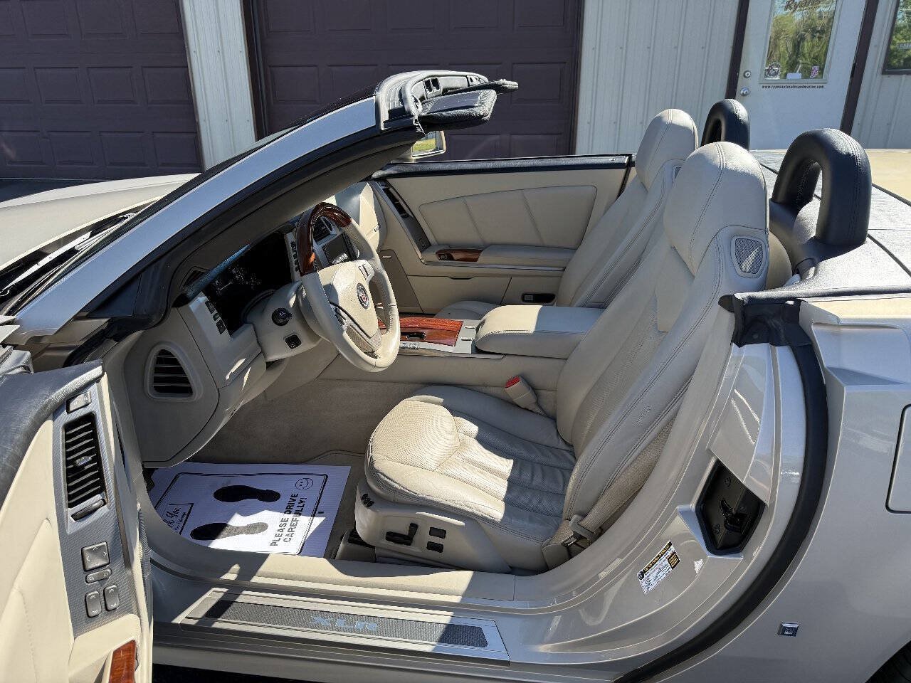 Used 2006 Cadillac XLR RWD image 82