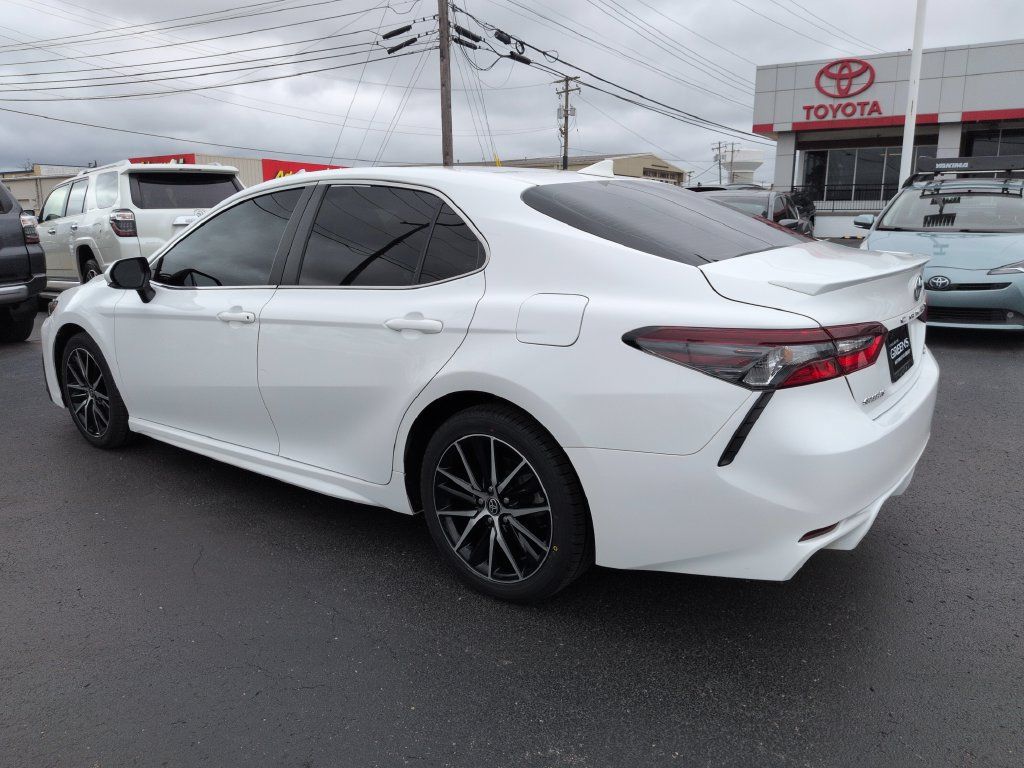 Used 2024 Toyota Camry SE w/ Cold Weather Package FWD image 3