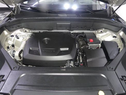 Used 2017 Volvo XC90 T6 Momentum w/ Vision Package AWD/4WD image 12