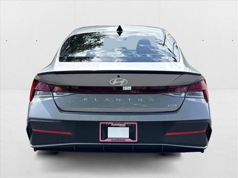 New 2025 Hyundai Elantra SEL image 8