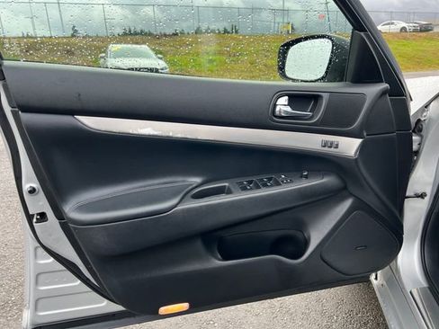 Used 2010 INFINITI G37 Journey w/ Premium Pkg image 16