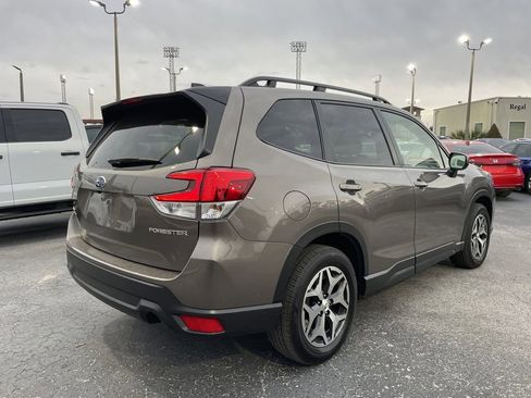 Used 2024 Subaru Forester Premium image 4