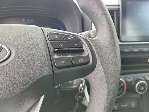 Used 2023 Hyundai Venue SE FWD image 20
