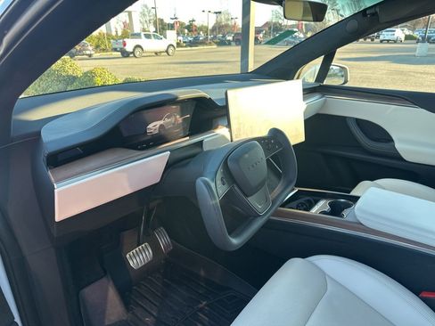 Used 2022 Tesla Model X image 9