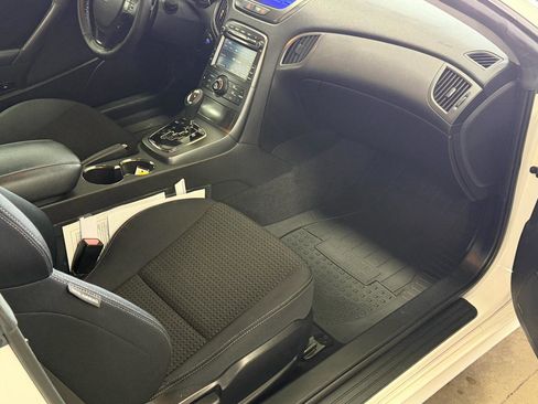 Used 2012 Hyundai Genesis 2.0T Premium RWD image 9