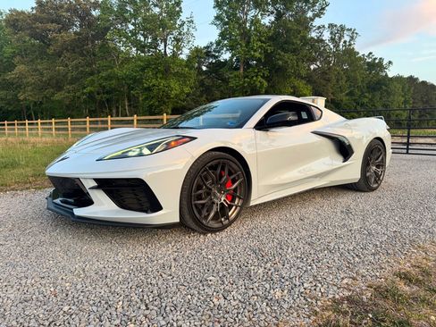 Used 2021 Chevrolet Corvette Stingray Preferred Cpe w/ Z51 Performance Package RWD image 4