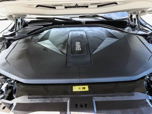 Used 2024 BMW i5 eDrive40i RWD image 12