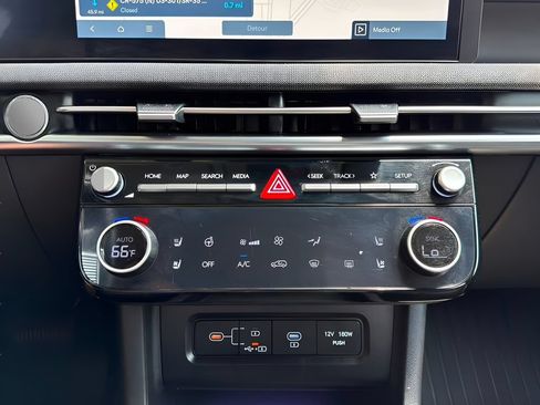 Used 2025 Hyundai Tucson Limited FWD image 18