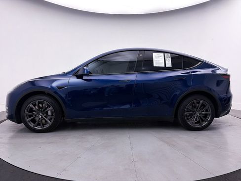 Used 2022 Tesla Model Y Long Range AWD/4WD image 32