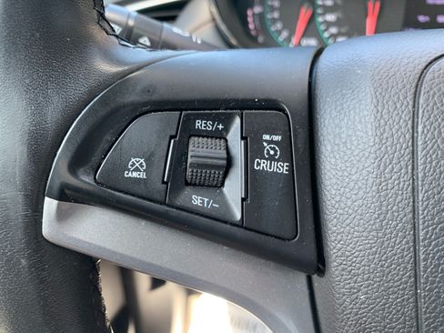 Used 2019 Chevrolet Trax LT w/ LT Convenience Package AWD/4WD image 17