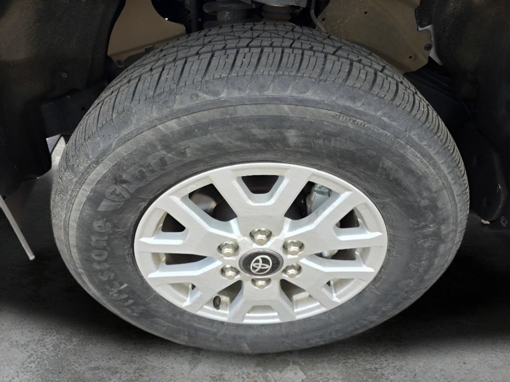Used 2025 Toyota Tacoma SR5 AWD/4WD image 30