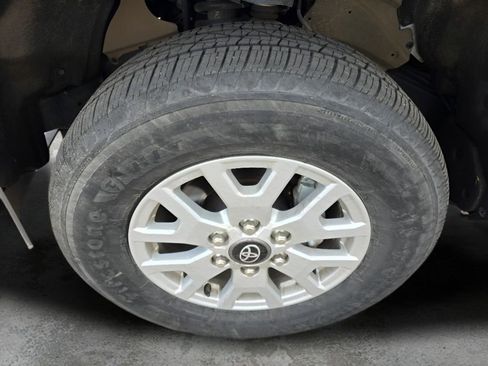 Used 2025 Toyota Tacoma SR5 AWD/4WD image 30