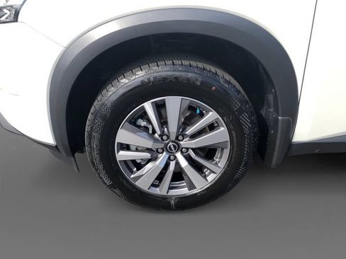 Used 2023 Nissan Pathfinder SL w/ Lighting Package (N92) FWD image 15