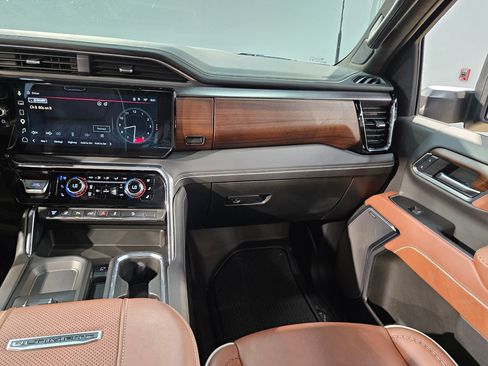 Used 2025 GMC Sierra 2500 Denali Ultimate AWD/4WD image 11