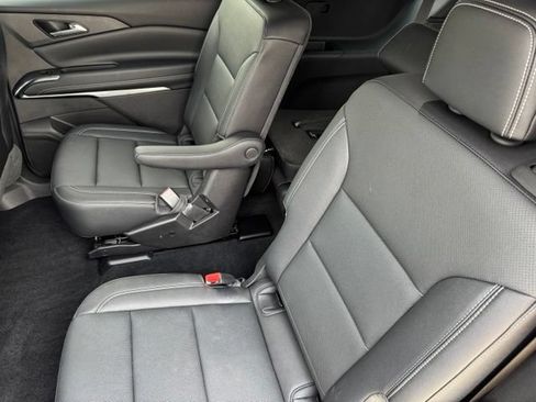 Used 2025 Chevrolet Traverse LT w/ Driver Confidence Package AWD/4WD image 6