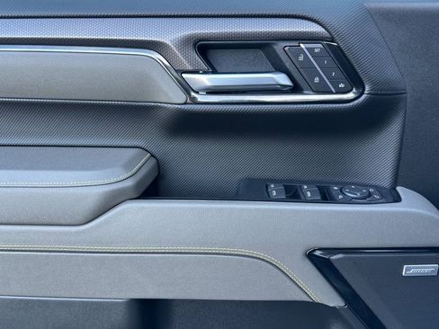 Used 2025 Chevrolet Silverado 1500 ZR2 w/ Technology Package image 11