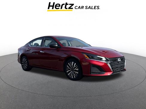 Used 2025 Nissan Altima 2.5 SV image 1
