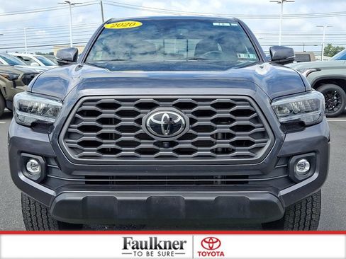 Used 2020 Toyota Tacoma TRD Off-Road w/ TRD Premium Off Road Package AWD/4WD image 2