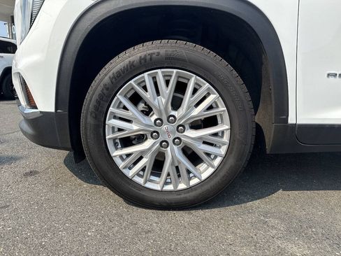 Used 2024 GMC Acadia Elevation AWD/4WD image 2