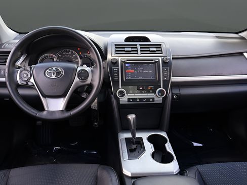 Used 2012 Toyota Camry SE FWD image 16