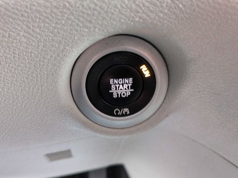 Used 2023 Chrysler Voyager LX FWD image 17