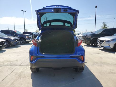 Used 2019 Toyota C-HR XLE FWD image 12