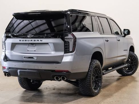 Used 2026 Chevrolet Suburban Z71 w/ Comfort Package AWD/4WD image 7
