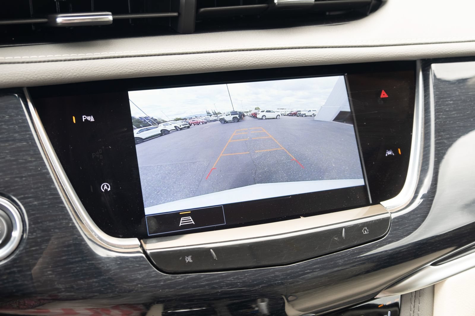 Used 2024 Cadillac XT6 Premium Luxury AWD/4WD image 4