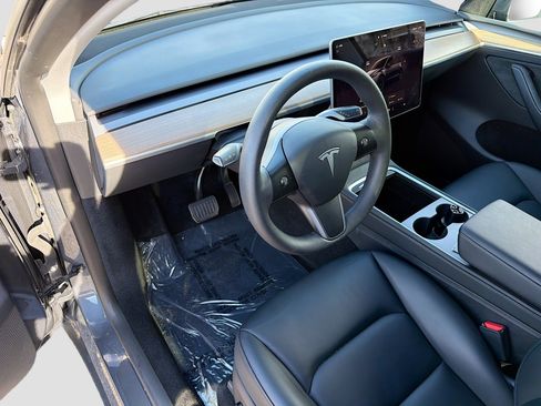 Used 2023 Tesla Model Y Long Range AWD/4WD image 25