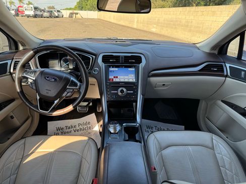 Used 2017 Ford Fusion Energi Platinum FWD image 17