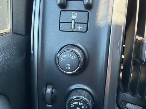 Used 2018 Chevrolet Silverado 1500 LT w/ All Star Edition AWD/4WD image 17