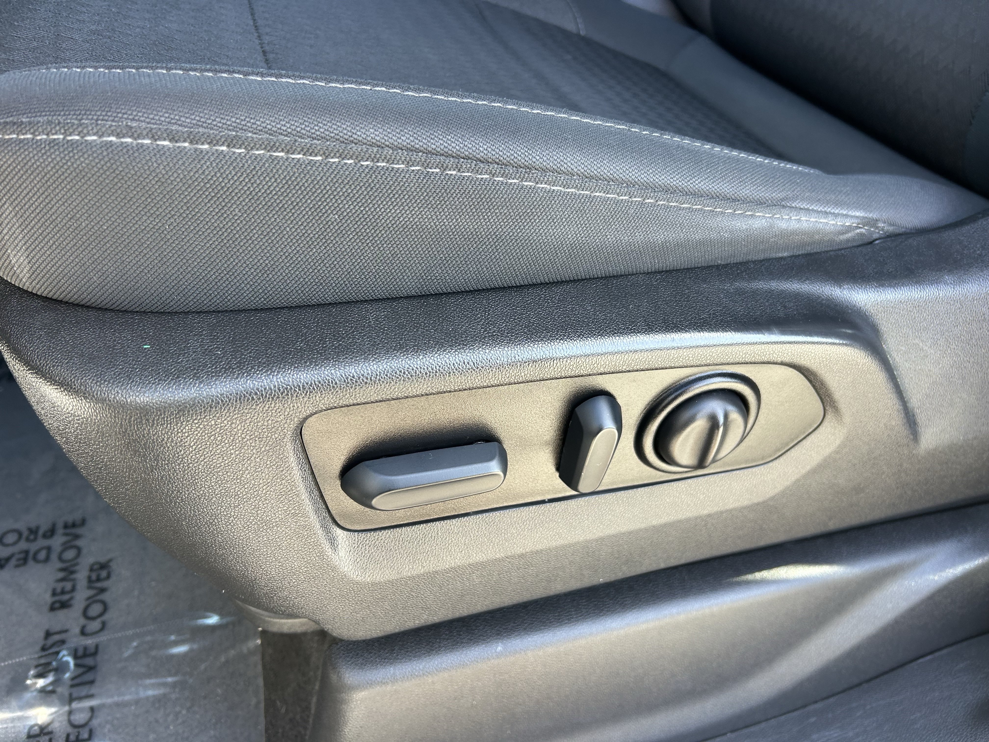 Used 2022 Chevrolet Silverado 1500 Custom w/ Safety Confidence Package AWD/4WD image 17