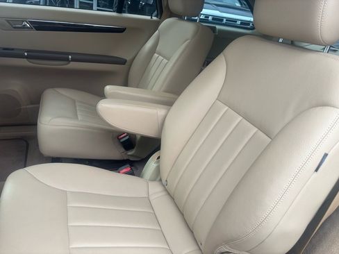 Used 2010 Mercedes-Benz R 350 4MATIC image 23