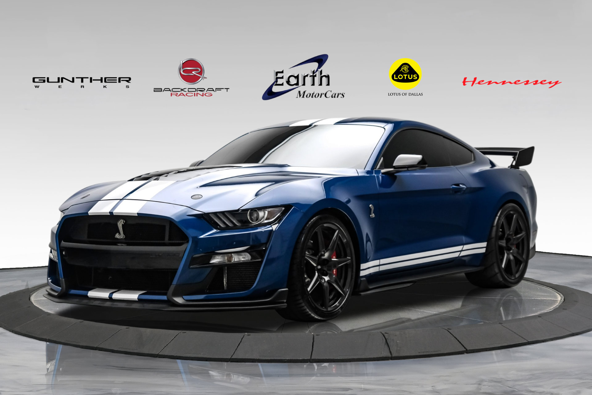 Used 2022 Ford Mustang Shelby GT500 w/ Carbon Fiber Track Pack RWD image 1