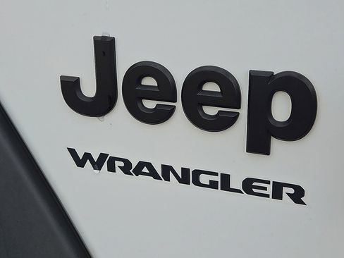 Used 2022 Jeep Wrangler Sport AWD/4WD image 9