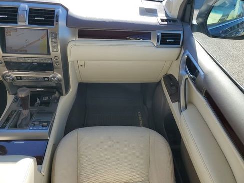 Used 2018 Lexus GX 460 image 21
