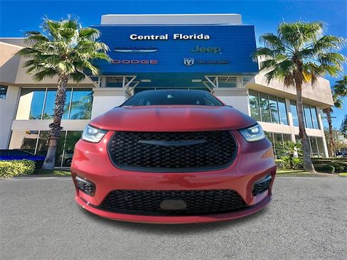 New 2026 Chrysler Pacifica Limited w/ S Appearance Package image 3