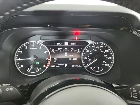 Used 2025 Nissan Pathfinder SL FWD image 31