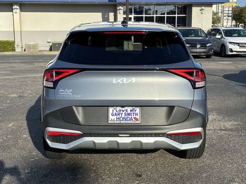 Used 2025 Kia Sportage LX image 5