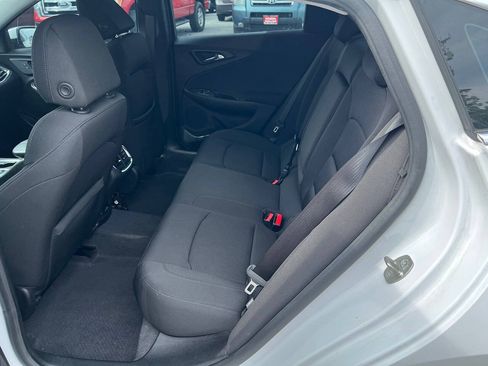 Used 2018 Chevrolet Malibu LT FWD image 4