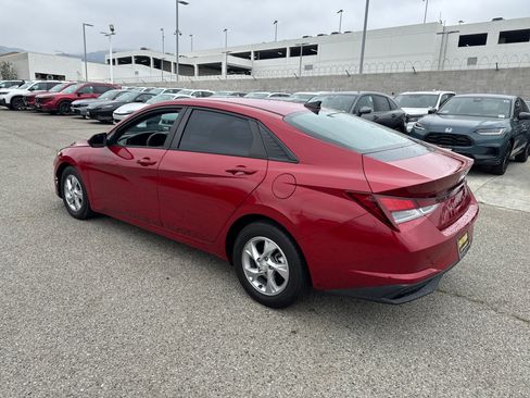 Used 2021 Hyundai Elantra SE w/ Cargo Package FWD image 5
