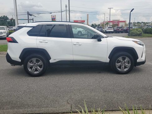 Used 2025 Toyota RAV4 LE AWD/4WD image 7