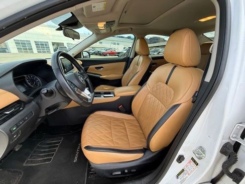 Used 2021 Nissan Sentra SV w/ SV Premium Package image 12