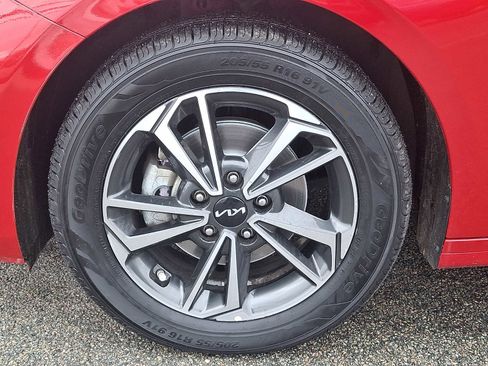 Used 2023 Kia Forte LXS w/ LXS Technology Package image 9