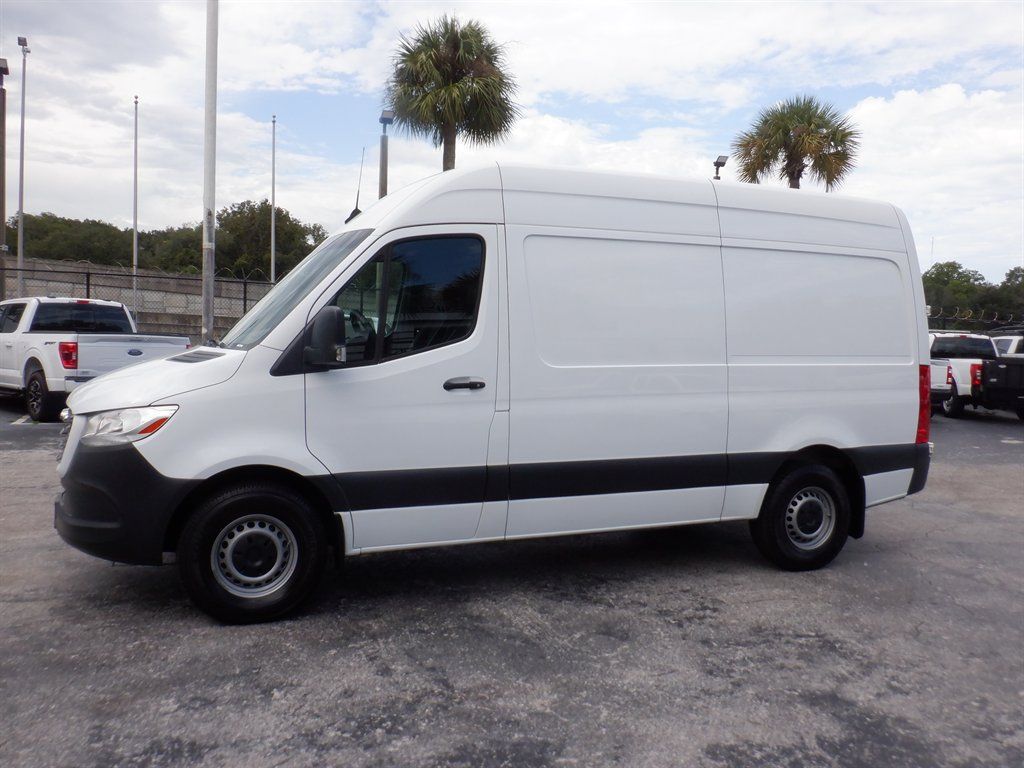 Used 2021 Freightliner Sprinter 2500 RWD image 2